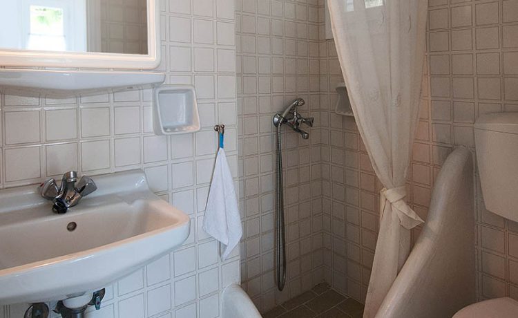 Room rentals on Drios Paros