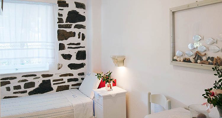 Holiday Apartment for 4 on Paros Greece